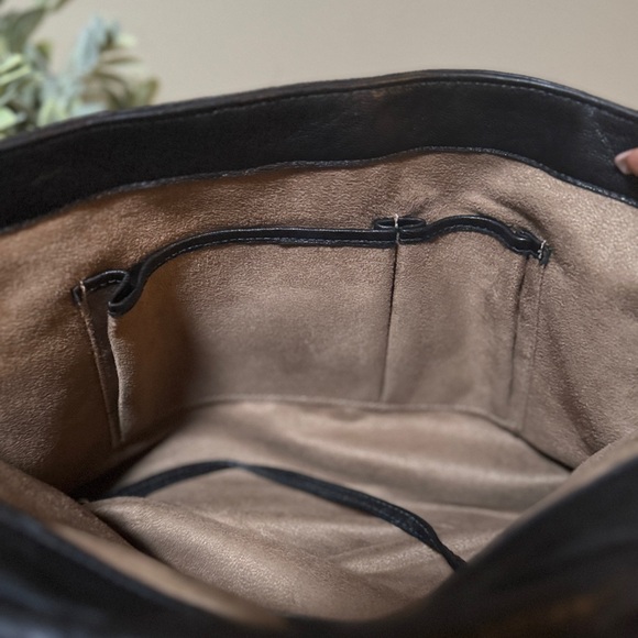 Be & D Vintage Design Shoulder Bag Black Leather with Silver Accents - Picture 9 of 10